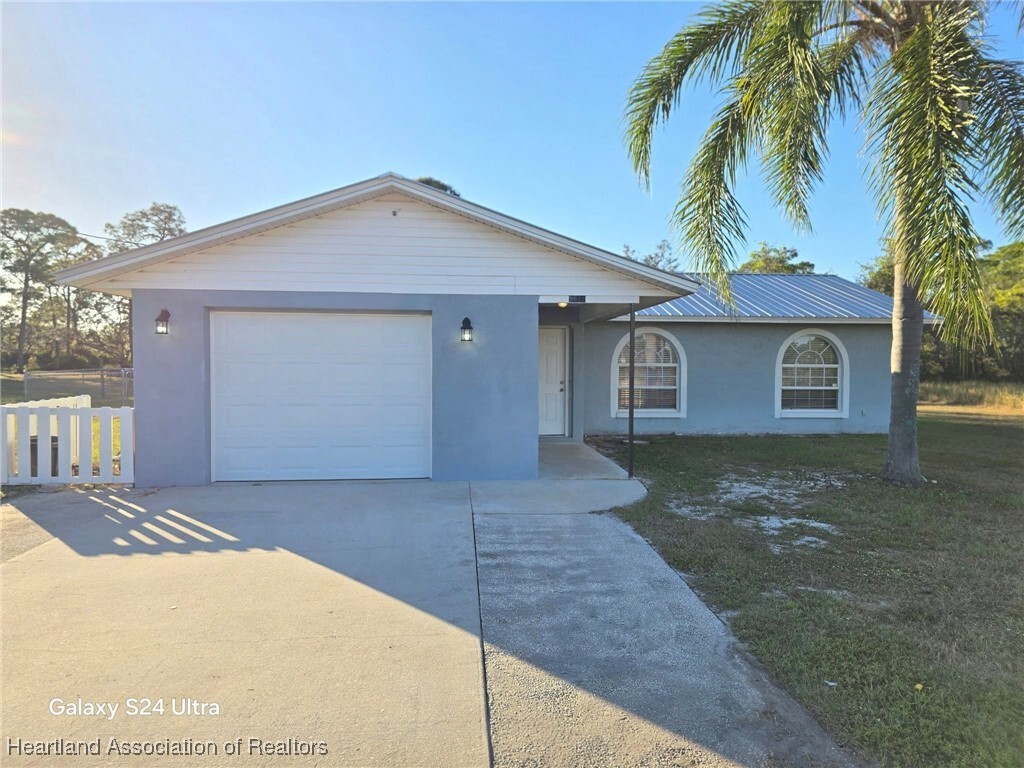 Foto principal - 9611 S Orange Blossom Blvd