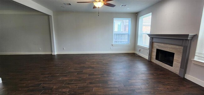 Building Photo - 1719 Bumelia Ct