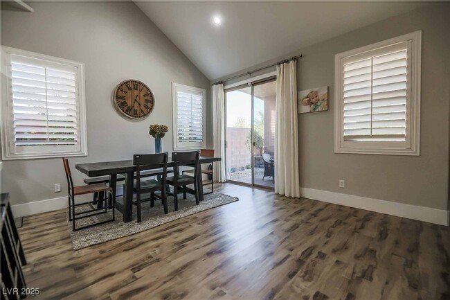 Building Photo - 780 Valley Rise Dr
