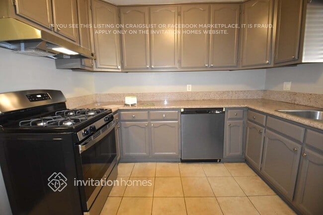 Foto del edificio - 22310 Devlin Ave