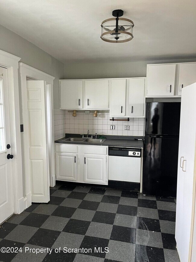 Foto del edificio - 12 W Germania St