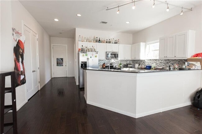 Building Photo - 2708 San Pedro St