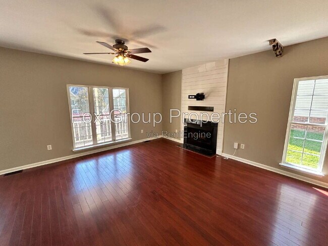 Foto del edificio - 1547 Cambridge Heights Pl NW