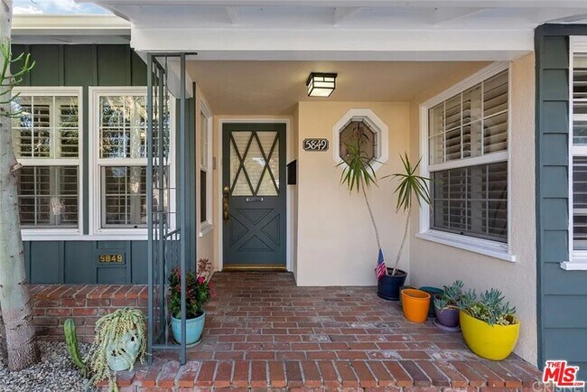 Foto del edificio - 5849 Goodland Ave