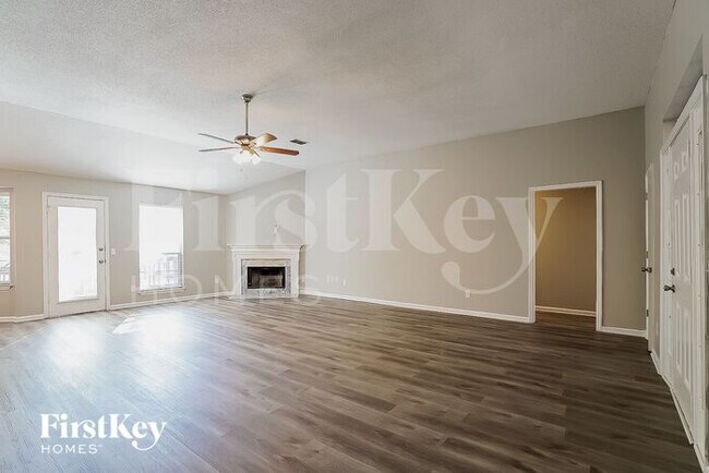 Foto del edificio - 618 Rocky Ridge Cir