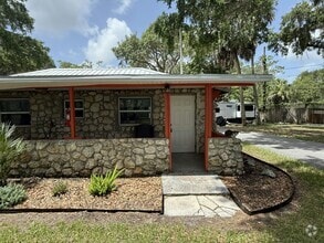 Building Photo - 14035 W River Rd
