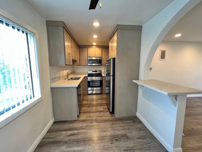 Foto del edificio - 3510 Clarington Ave