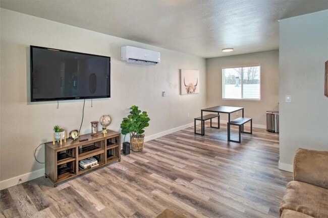 Building Photo - 1110 W Woodland Lake Rd