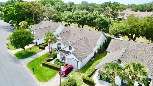Building Photo - Beautiful 3/2 Villa