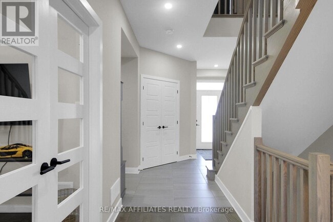 Photo du bâtiment - 357 Shoveler Grv