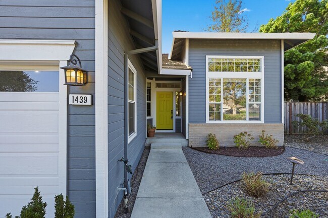 Building Photo - Contemporary Single Level North Napa Home