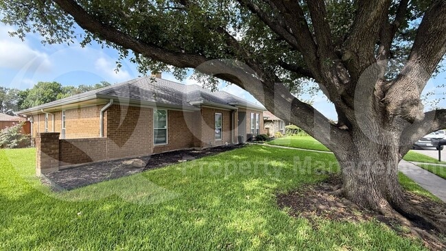 Building Photo - 2210 Ridgewood