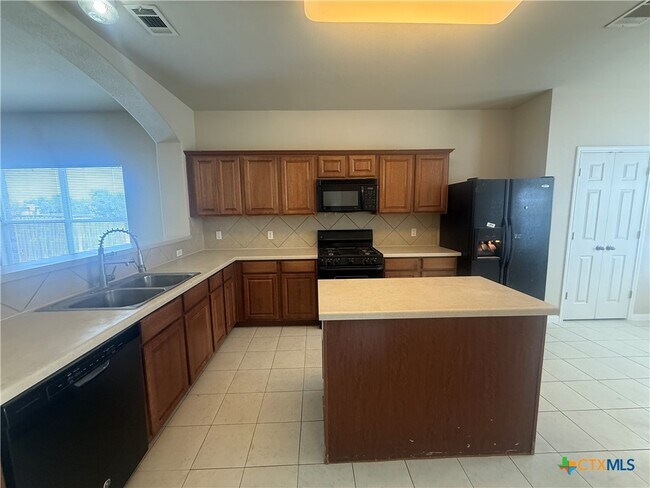 Foto del edificio - 811 Shadow Creek Blvd