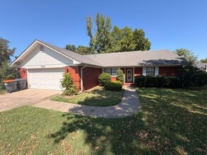 Building Photo - 1006 Nightingale Ln