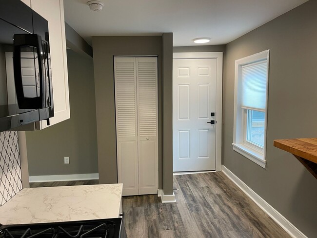 Building Photo - Merchants Lofts V Upgraded 1 Bedroom