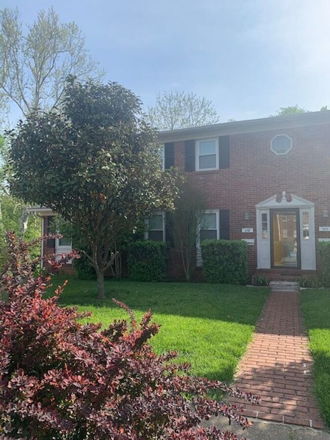 Building Photo - 215 Medlock Rd