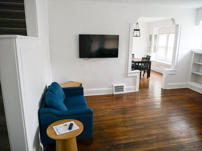 Foto del edificio - 2580 E 127th St
