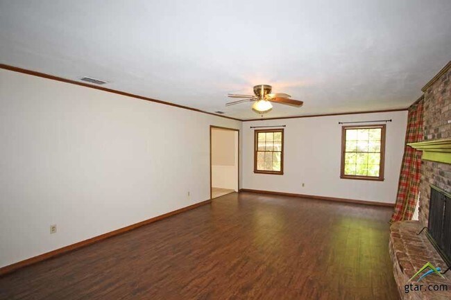 Building Photo - 2810 Roanoke Ln