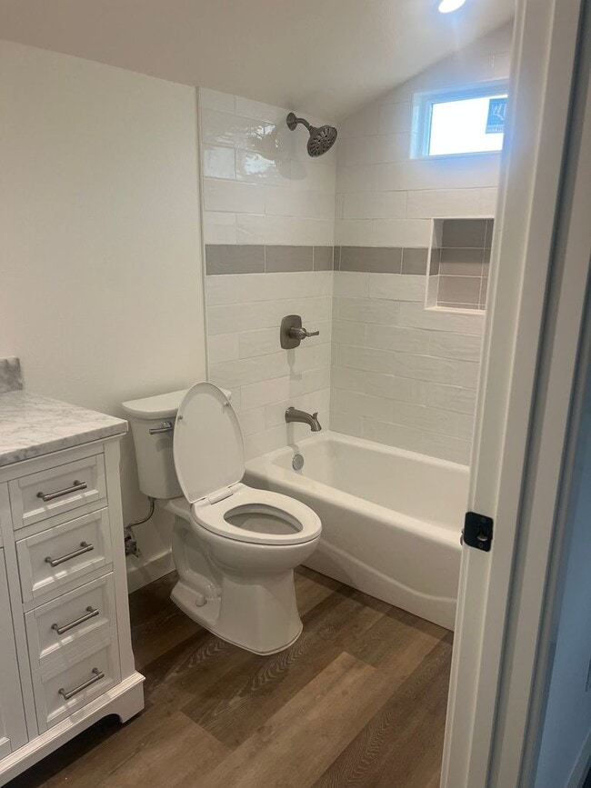 Building Photo - Stunning ADU, in a desirable north end of ...