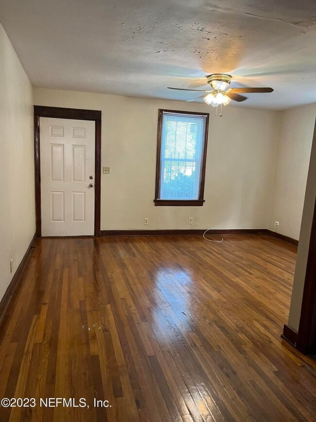 Building Photo - 825 Goodwin St