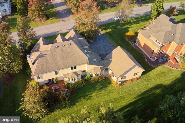 Building Photo - 4203 Eisenhower Dr
