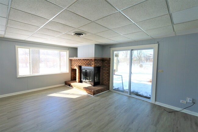Building Photo - 351 Waverly St