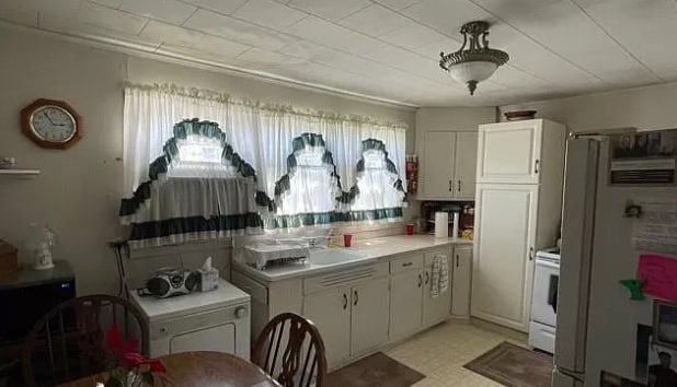 Foto del edificio - 3350 Clay Ct