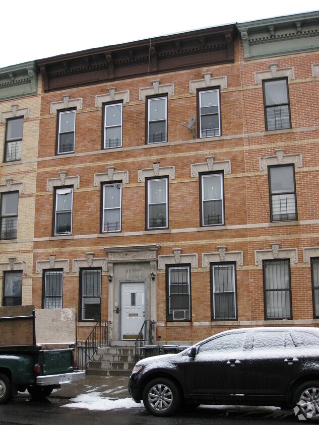 Primary Photo - 673 Halsey St