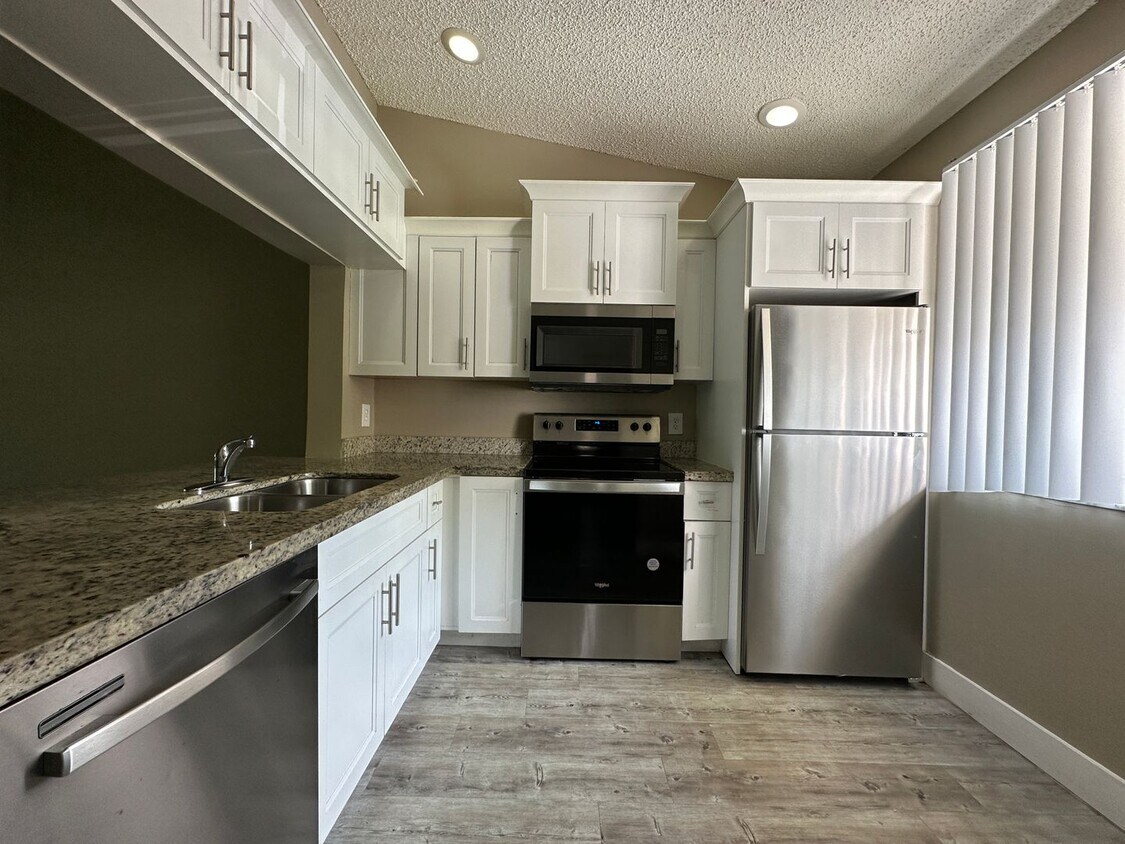 SPECIALS up to 3 MONTHS FOR FREE ON SELECT UNITS Price Reduced - SPECIALS up to 3 MONTHS FOR FREE ON SELECT UNITS Price Reduced
