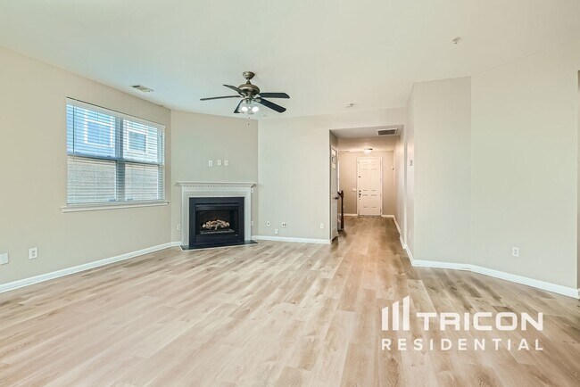 Foto del edificio - 383 Roseglen Dr NW