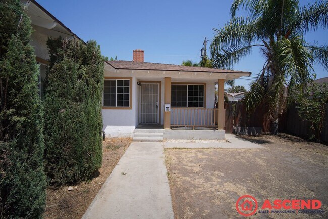 Foto del edificio - Darling Home in East Bakersfield!