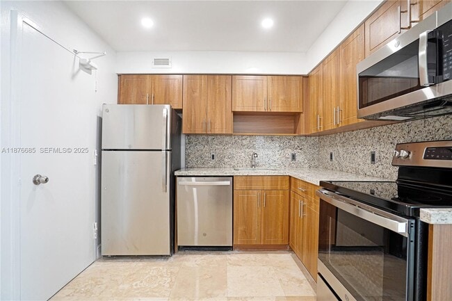 Building Photo - 5101 Collins Ave