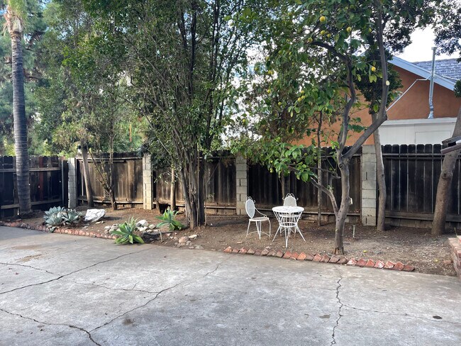 Foto del edificio - 6210 Yolanda Ave