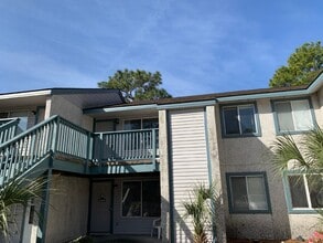 Building Photo - 910 Brett Dr