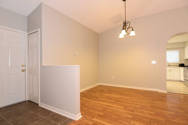 Foto del edificio - 30932 Midtown Ct