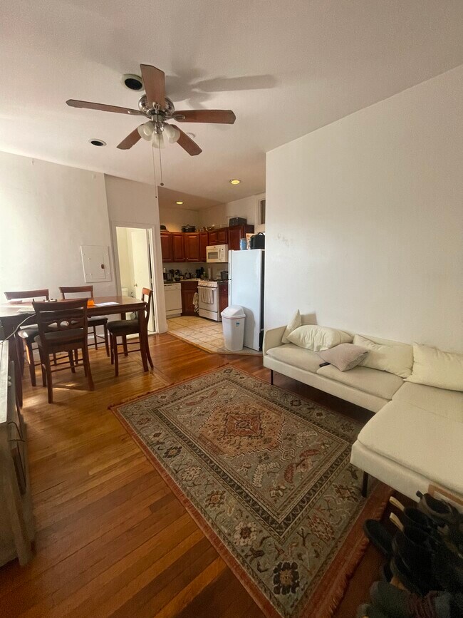 Foto del edificio - 1258 Commonwealth Ave