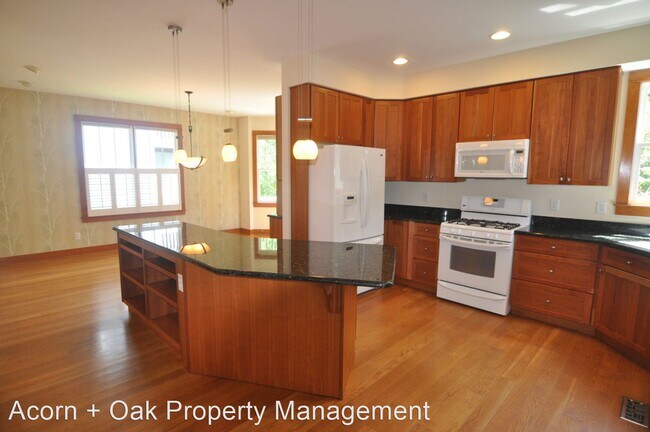 Building Photo - 5 br, 3 bath House - 207 Purple Leaf Place