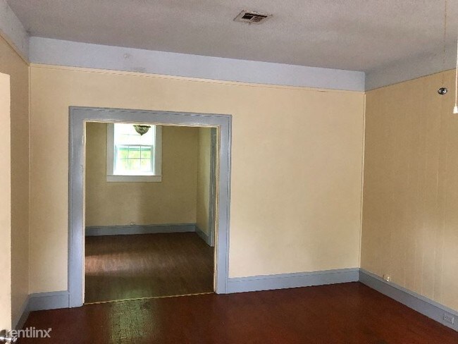 Building Photo - 2601 Fort Ave