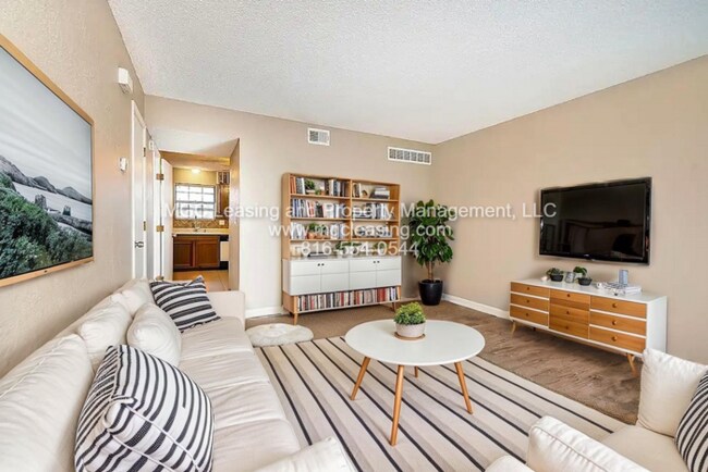 Foto del edificio - Millwood Townhomes - Blue Springs, MO - Reduced rent with a bonus of a brand-new 55" TV or a $250...