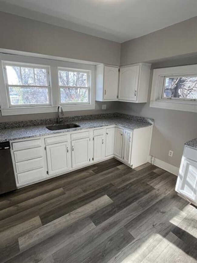 Foto del edificio - 4124 Larkwood Ave