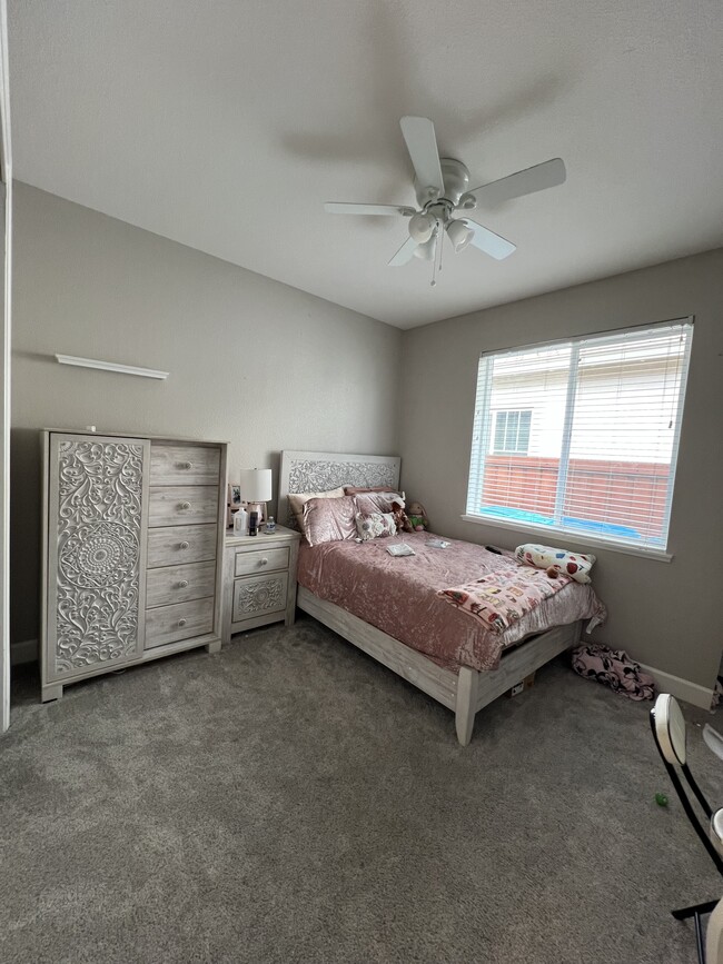 Building Photo - 561 Kingbird Cir