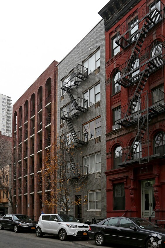 Building Photo - 428 E 77th St