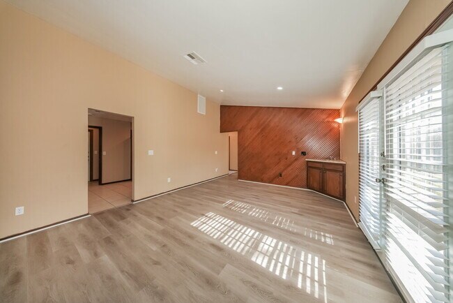 Building Photo - 808 Waterview Rd