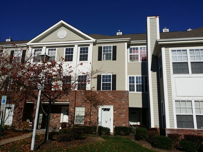 Building Photo - 1809 Ridgeview Court