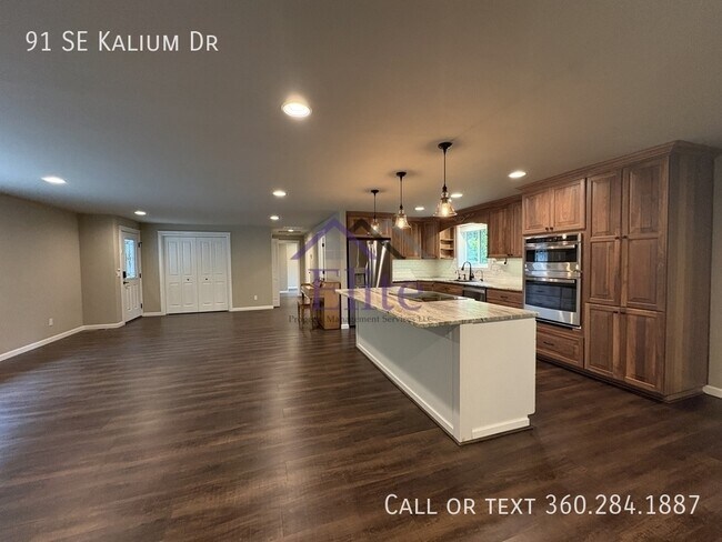 Building Photo - 91 SE Kalium Dr