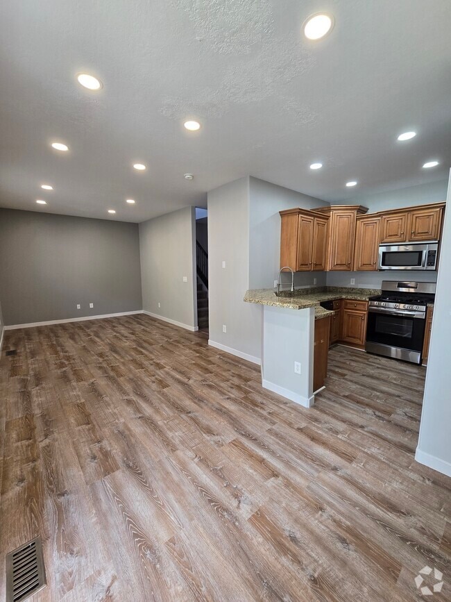 Building Photo - 287 E Rockingham Ct