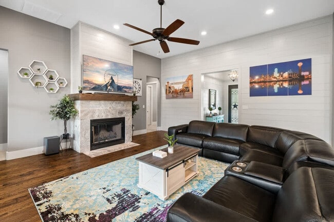 Foto del edificio - 16001 Plum Ln