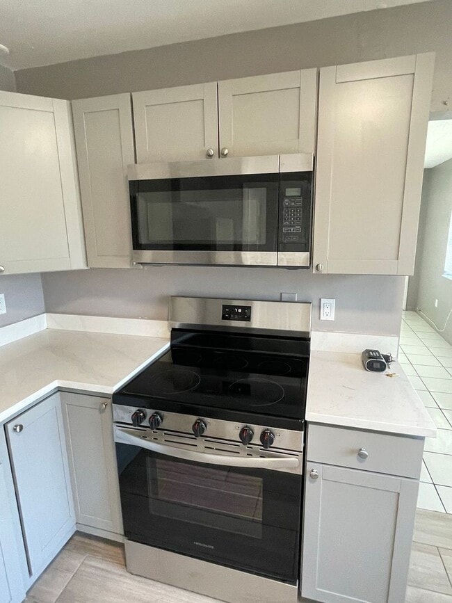Foto del edificio - Now Leasing: Spacious 2-bedroom / 1-bath A...