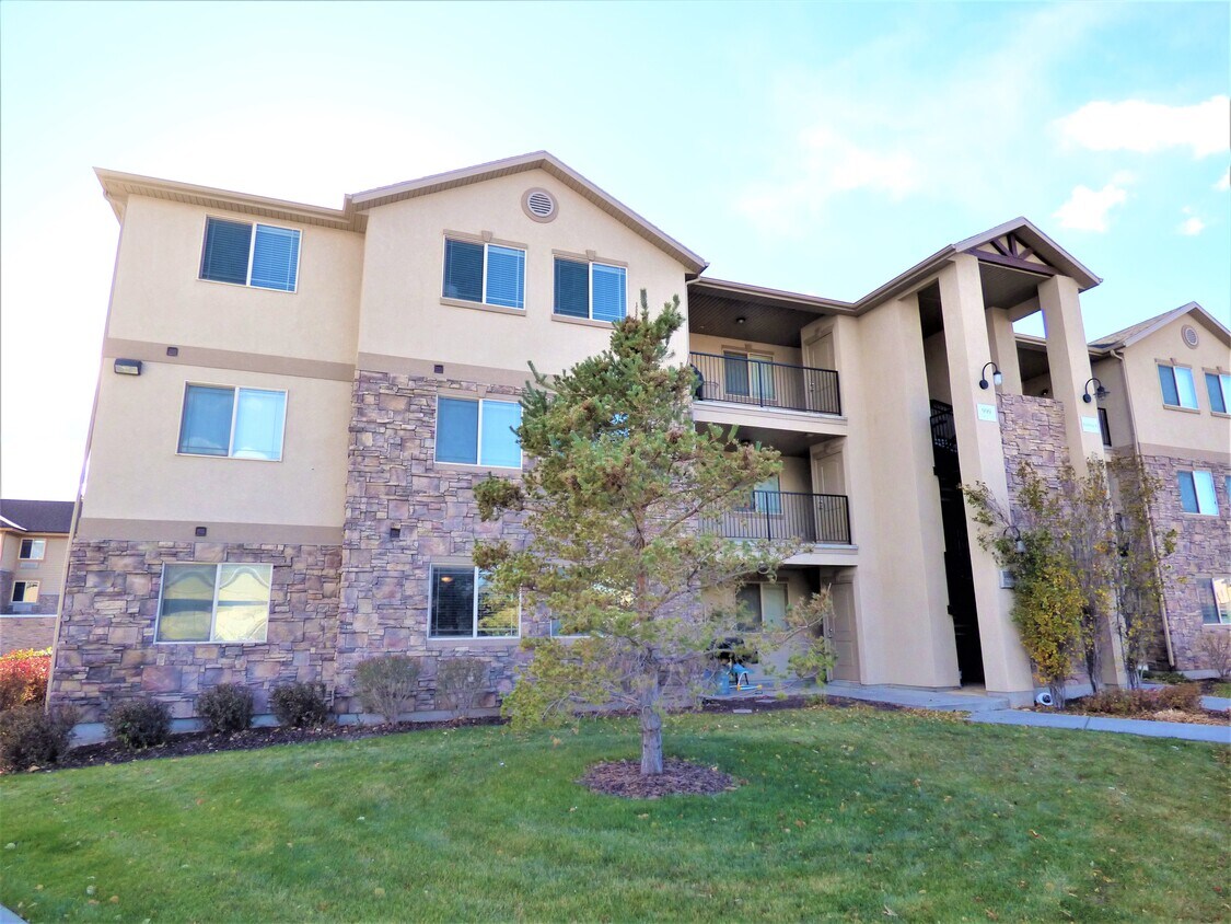 Exterior (2nd Floor) - 999 W Village River Ln