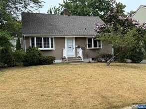 Building Photo - 447 Berkshire Rd